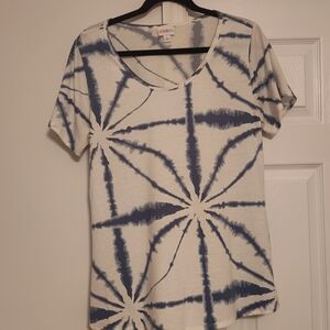 LuLaRoe Blue &White Tie-Dye Short Sleeve Top. Size Large.